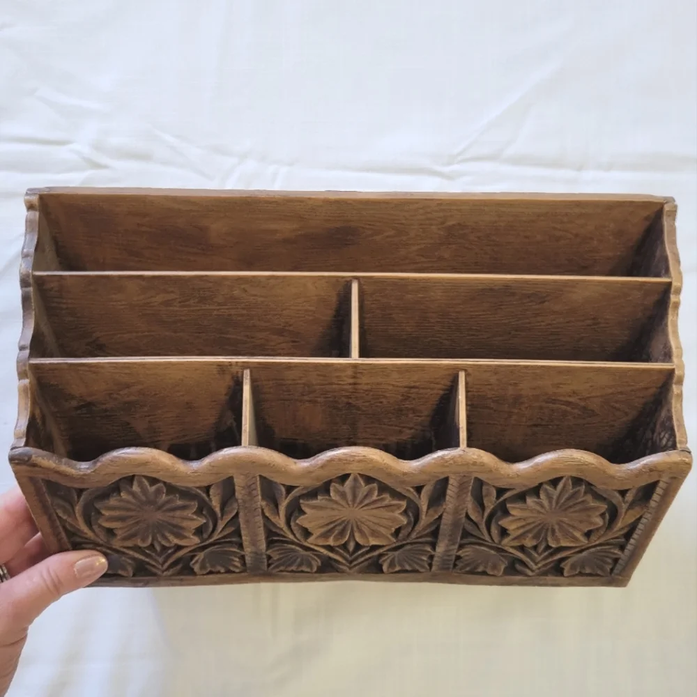 Vintage Faux Wood Dest Organizer. Beautiful Carved Design 1960's-70's - Picture 2 of 10